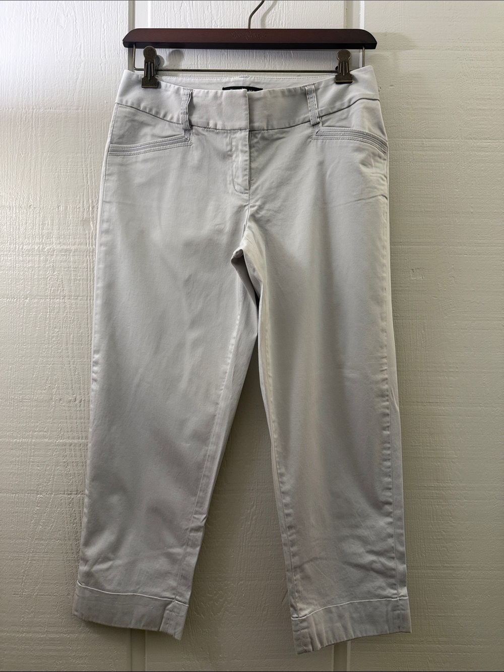 White House Black Market light gray Capri pants Sz 0